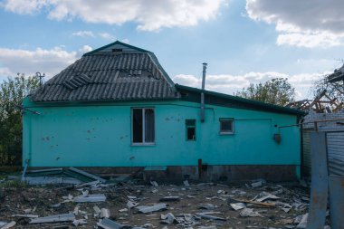 Savaş 2023. Rus saldırıları ve Ukrayna 'nın askeri istilası. Füze ve hava saldırılarından sonra evleri yıktılar. Dnipro şehrindeki sivillerin evleri bombalandı.