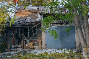 Savaş 2023. Rus saldırıları ve Ukrayna 'nın askeri istilası. Füze ve hava saldırılarından sonra evleri yıktılar. Dnipro şehrindeki sivillerin evleri bombalandı.