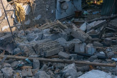 Savaş 2023. Rus saldırıları ve Ukrayna 'nın askeri istilası. Füze ve hava saldırılarından sonra evleri yıktılar. Dnipro şehrindeki sivillerin evleri bombalandı.