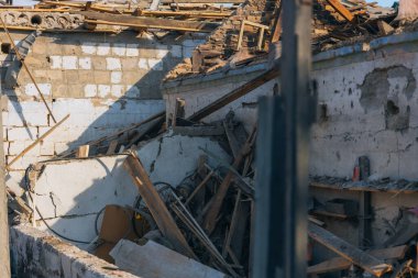 Savaş 2023. Rus saldırıları ve Ukrayna 'nın askeri istilası. Füze ve hava saldırılarından sonra evleri yıktılar. Dnipro şehrindeki sivillerin evleri bombalandı.