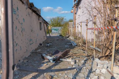 Savaş 2023. Rus saldırıları ve Ukrayna 'nın askeri istilası. Füze ve hava saldırılarından sonra evleri yıktılar. Dnipro şehrindeki sivillerin evleri bombalandı.