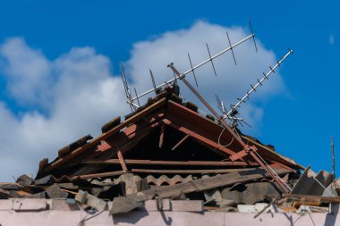 Savaş 2023. Rus saldırıları ve Ukrayna 'nın askeri istilası. Füze ve hava saldırılarından sonra evleri yıktılar. Dnipro şehrindeki sivillerin evleri bombalandı.