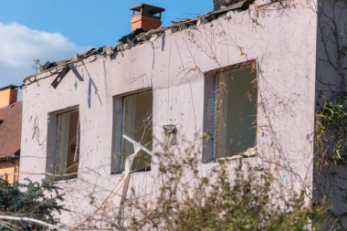 Savaş 2023. Rus saldırıları ve Ukrayna 'nın askeri istilası. Füze ve hava saldırılarından sonra evleri yıktılar. Dnipro şehrindeki sivillerin evleri bombalandı.