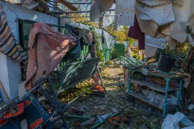 Savaş 2023. Rus saldırıları ve Ukrayna 'nın askeri istilası. Füze ve hava saldırılarından sonra evleri yıktılar. Dnipro şehrindeki sivillerin evleri bombalandı.