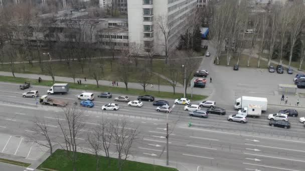 도로의 꼭대기에서 도로에서 교통사고가 — 비디오