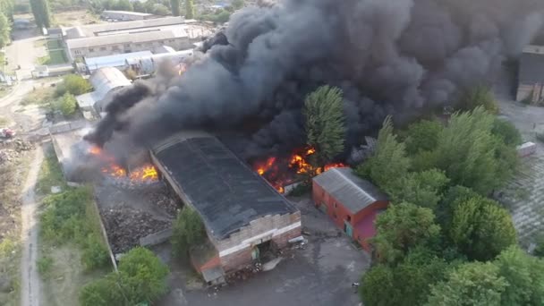 Rocket Attack Plant Warehouse Building Strong Fire Warehouses Black Smoke — Stock Video