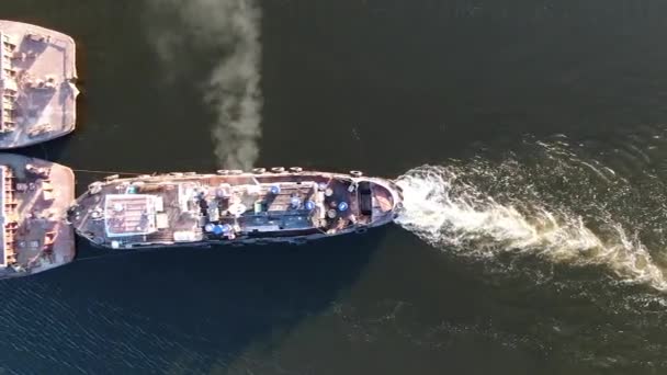 Oekraïense Boot Varen Rivier Dnjepr Een Koopvaardijschip Vervoer Van Goederen — Stockvideo