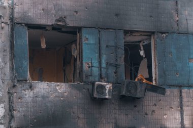 Ukrayna ve Rusya 'da savaş sırasında balistik bir füze tarafından vurulduktan sonra bir doğum hastanesinin tahrip edilmesi. - Savaş. Tıp enstitüsü. Binaya direkt isabet.