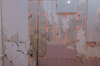 Bir intihar bombacısı bir eve saldırdıktan sonra ortaya çıkan sonuçlar. Dnepr şehrindeki bir pansiyona füze saldırısı. Patlamadan sonra evin içi..