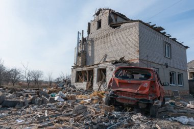 Özel bir evde roket patlamasının sonuçları. Ukrayna 'da savaş. Dnipro şehrinde özel bir evin kalıntıları. Rus ordusu tarafından barış dolu Ukrayna şehirlerinin bombalanmasının sonuçları..