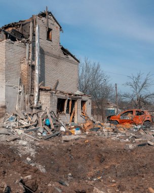 Özel bir evde roket patlamasının sonuçları. Ukrayna 'da savaş. Dnipro şehrinde özel bir evin kalıntıları. Rus ordusu tarafından barış dolu Ukrayna şehirlerinin bombalanmasının sonuçları..