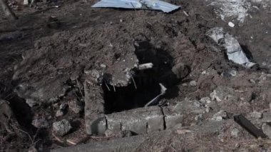 Özel bir evde roket patlamasının sonuçları. Ukrayna 'da savaş. Dnepr şehrindeki özel evlerin kalıntıları. Dünyanın Ukrayna şehirlerinin bombalanmasının sonuçları