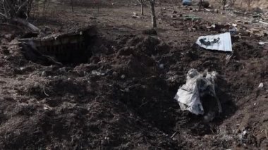 Özel bir evde roket patlamasının sonuçları. Ukrayna 'da savaş. Dnepr şehrindeki özel evlerin kalıntıları. Dünyanın Ukrayna şehirlerinin bombalanmasının sonuçları
