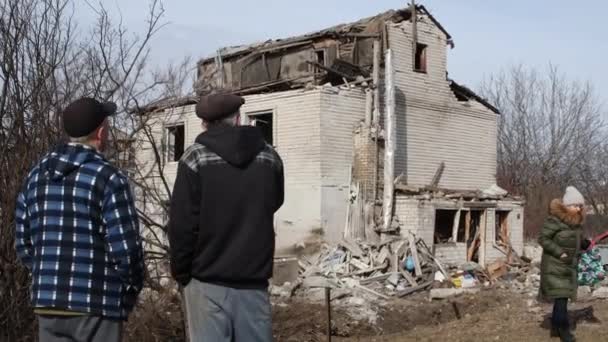 Egy Magánházban Történt Rakétatámadás Következményei Háború Ukrajnában Magánházak Maradványai Dnepr — Stock videók