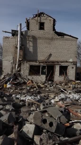 Konsekvenser Raketexplosion Ett Privat Hus Krig Ukraina Kvarlevor Privata Hus — Stockvideo