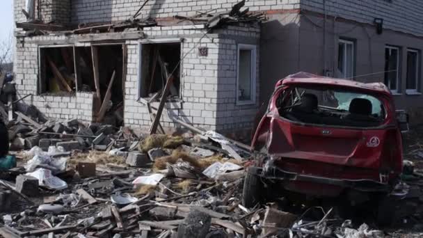 Een Beschadigde Auto Een Raketaanval Een Privé Woonwijk Oorlog Oekraïne — Stockvideo