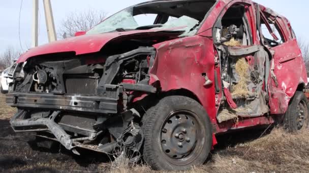 Een Beschadigde Auto Een Raketaanval Een Privé Woonwijk Oorlog Oekraïne — Stockvideo