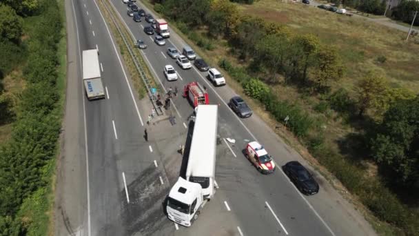 Kamyon Araba Otoyolda Çarpıştı Güçlü Bir Kaza Yoldaki Trafik Kazaları — Stok video