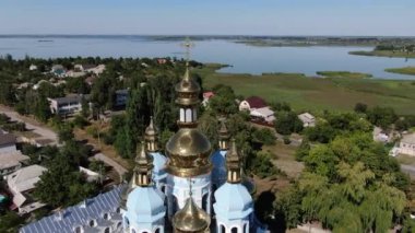 Kutsal Şefaat Kilisesi, Ukrayna 'nın başkenti Dnipro' nun bir parçası olan Odinkovka köyünde bulunan bir Ortodoks kilisesidir. Mavi Kilise. Ortodoks dini.