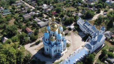 Kutsal Şefaat Kilisesi, Ukrayna 'nın başkenti Dnipro' nun bir parçası olan Odinkovka köyünde bulunan bir Ortodoks kilisesidir. Mavi Kilise. Ortodoks dini.