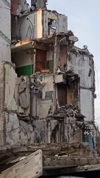 Comenzaron Desmantelar Partes Del Edificio Destruidas Por Cohete Casa Misil — Vídeos de Stock