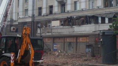 Bir Rus füzesi Ukrayna 'nın Dnepr şehrindeki bir yerleşim yerine isabet etti. Büyük bir füze saldırısından sonra apartman hasar gördü. Saldırının sonuçları..