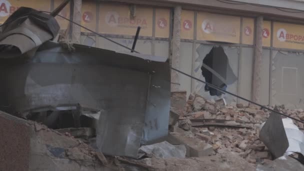 一枚俄罗斯导弹击中了乌克兰第聂伯市的一座住宅大楼 大规模导弹袭击后被毁的公寓楼袭击的后果 — 图库视频影像