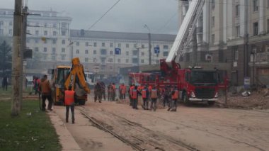 Bir Rus füzesi Ukrayna 'nın Dnepr şehrindeki bir yerleşim yerine isabet etti. Büyük bir füze saldırısından sonra apartman hasar gördü. Saldırının sonuçları..