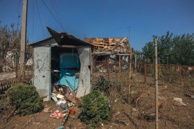 Sivillerin bombalanması. Askeri saldırganlık. Dnepr şehrine yapılan düşman saldırısının sonuçları. Mahvolmuş meskenler. Özel evlerin kalıntıları. Bombardımanın sonuçları. Rusya Ukrayna savaşı