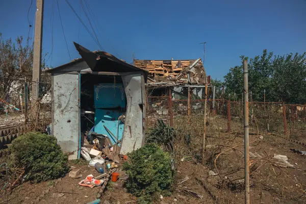Sivillerin bombalanması. Askeri saldırganlık. Dnepr şehrine yapılan düşman saldırısının sonuçları. Mahvolmuş meskenler. Özel evlerin kalıntıları. Bombardımanın sonuçları. Rusya Ukrayna savaşı