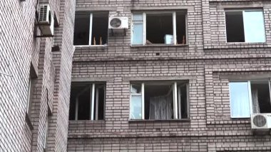 Ukrayna 'nın başkenti Dnepr' de yüksek binalarda bir grev. Bir konut binası. Şehre yapılan bir düşman saldırısından sonra. İnsanlar evsiz kaldı..
