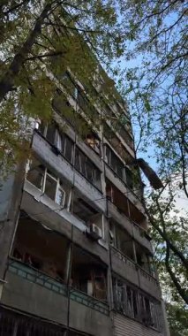 A plan of the faade of an apartment building with severe war damage. Broken and twisted window frames are visible, highlighting the damage to civilian infrastructure.