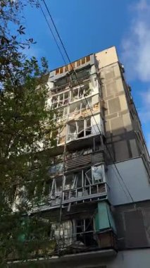 A plan of the faade of an apartment building with severe war damage. Broken and twisted window frames are visible, highlighting the damage to civilian infrastructure.