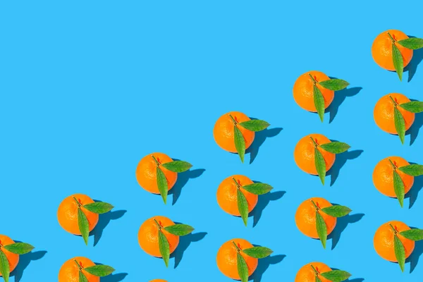 Creative Pattern Made Fresh Orange Tangerins Bright Blue Background Healthy — Stock Photo, Image