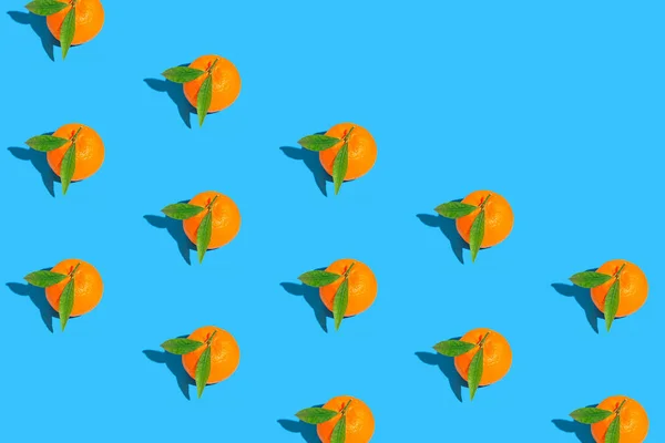 Creative Pattern Made Fresh Orange Tangerins Bright Blue Background Healthy — Foto de Stock