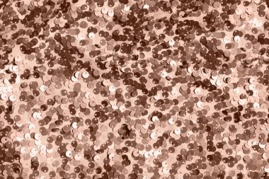 Parlak pullu kumaşın soyut bileşimi. Tatil ve parti konsepti. Seçici odaklanma. 2025 yılının rengi