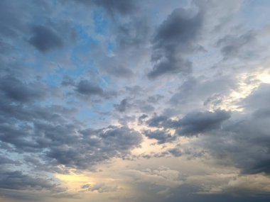 Bulutlu güzel gökyüzü