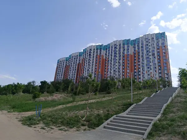 Şehrin modern binası