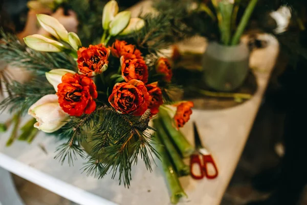 อดอกท แดงและ Amaryllis การประช มเช งปฏ การดอกไม — ภาพถ่ายสต็อก