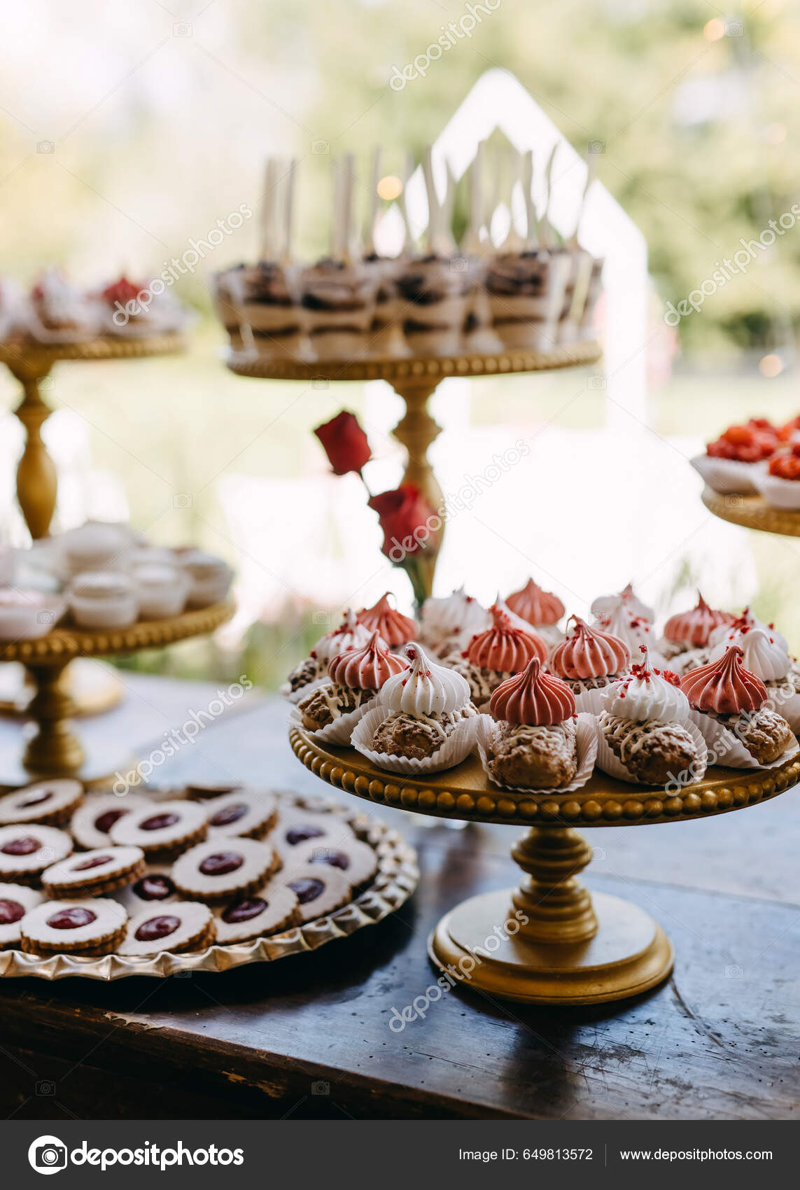 Cukorka Bár Egy Esküvőn Édes Asztal Eclairekkel Különféle Kézzel Készített  — Stock Fotó © nataliabostan #649813572