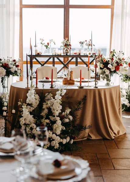 Mesas Recepção Casamento Restaurante Decorado Com Velas Centrais Tabela Noivos — Fotografia de Stock
