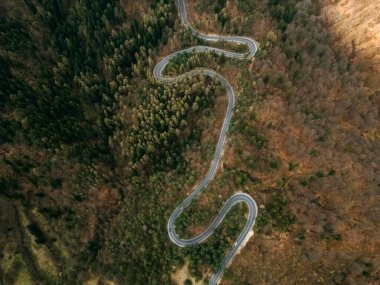 Serpentine yol hava manzarası