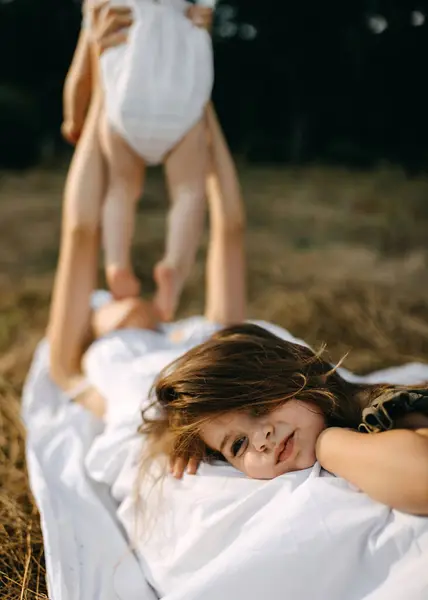 Little Girl Lying Mothers Laps While Mother Playing Other Child — Stock Photo, Image