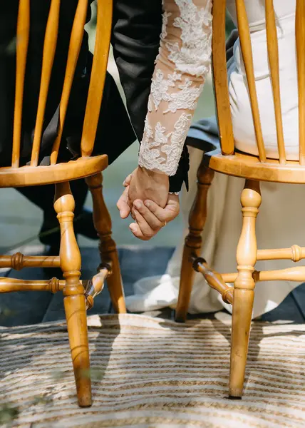 Couple Holding Hands Table — Stock Photo, Image