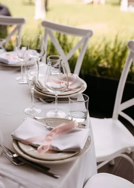 Elegantly Set Wedding Reception Table Plates Glasses Textile Handkerchiefs Open — Stock Photo, Image