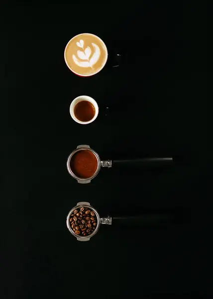 องค ประกอบบนลงม กาแฟในหลายข นตอน เอสเพรสโซช อตและศ ลปะลาเต งหมดก นหล าสตาร — ภาพถ่ายสต็อก