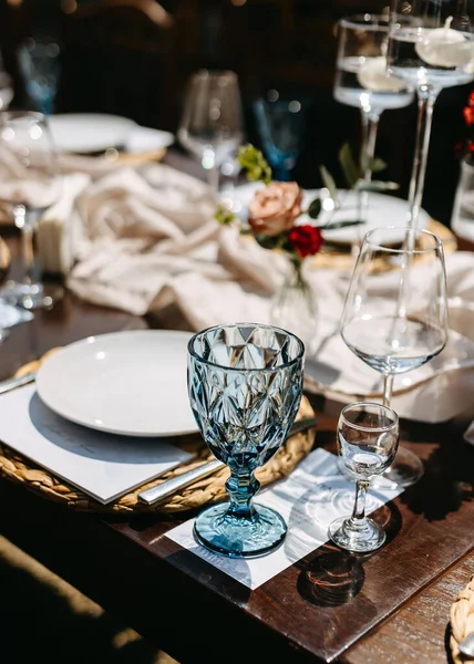 Elegant Table Setting Blue Crystal Glass — Stock Photo, Image