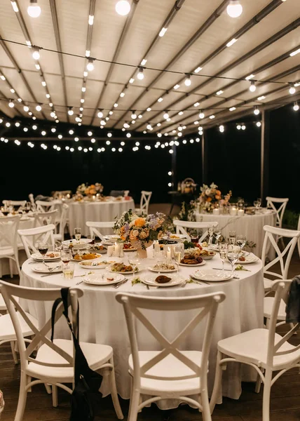Terraço Restaurante Vazio Uma Elegante Recepção Casamento Noite Com Luzes — Fotografia de Stock