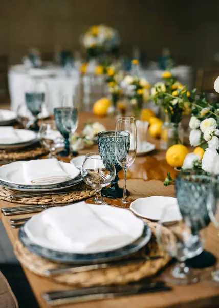 Elegant Table Setup Blue Glassware Yellow Accents Italian Sicilian Vibe — Stock Photo, Image