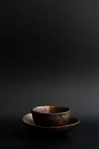 Современный Чашка Чая Блюдцем Медь Цвета Черном Фоне — стоковое фото